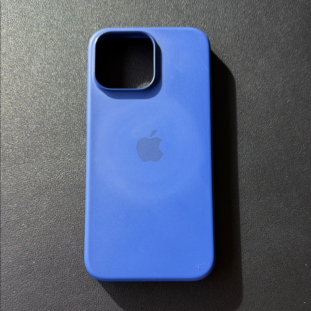 Apple iPhone 16 Pro Max Silicone Case - Royal Blue